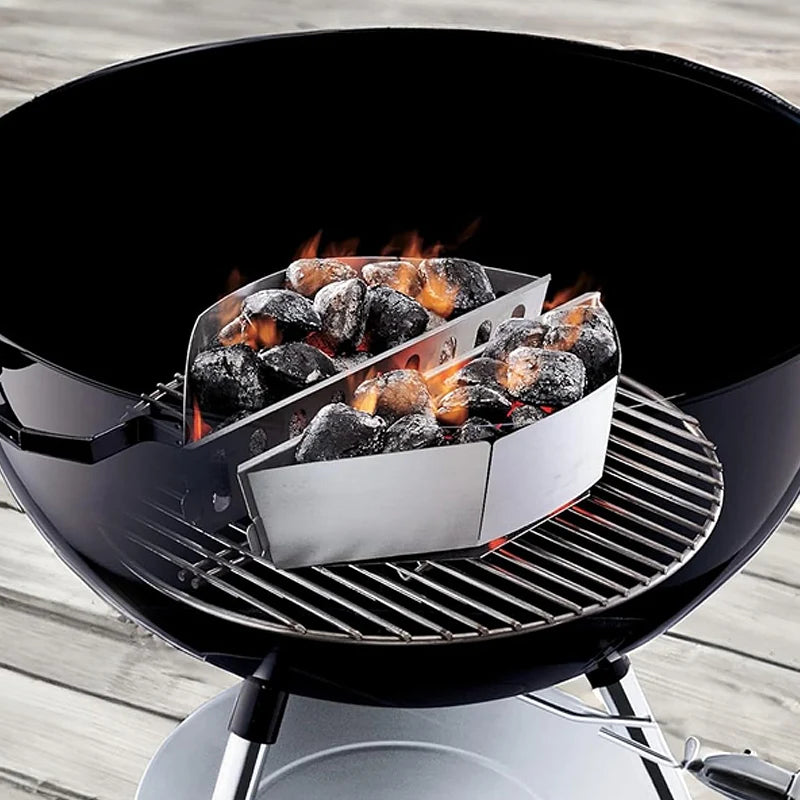 2 Paniers Charbon de Bois | Camp fire Cooking™ centre dans le bol du barbecue