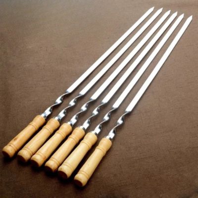 6 Brochettes Barbecue KEBAB | RoastingCook™ sur nappe brune