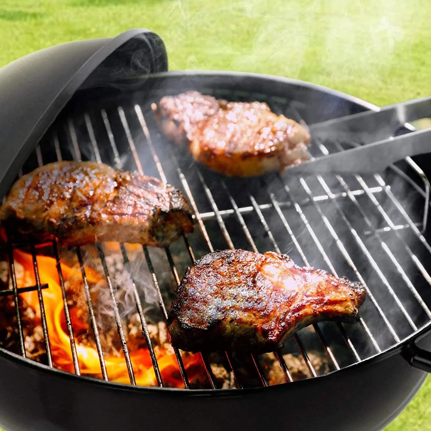 Barbecue Portable | Campfire Cooking™ au charbon avec Couvercle rond - viande en cuisson