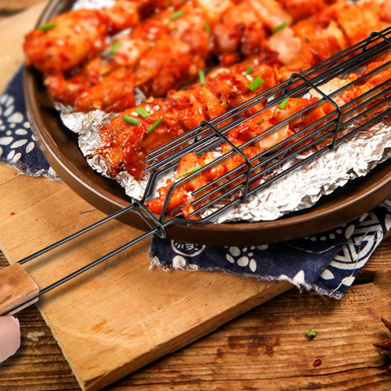Grille barbecue panier renverse dans assiette
