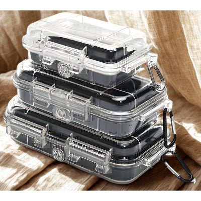 3 Boitiers Camping ETANCHE | Aventure Protection™ empilés sur le comptoir