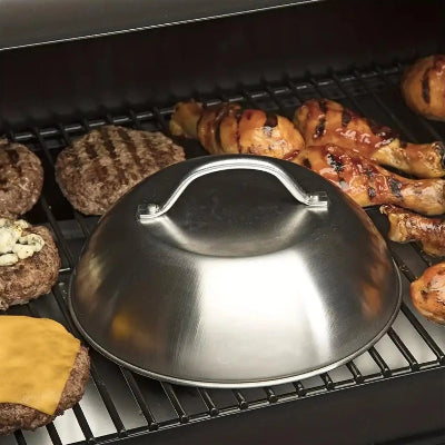 couvercle barbecue -perfectbarbecuecover sur le grill avec burger et poulet